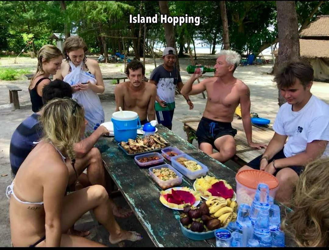 Loyal Friend Hostel Karimunjawa Exteriör bild