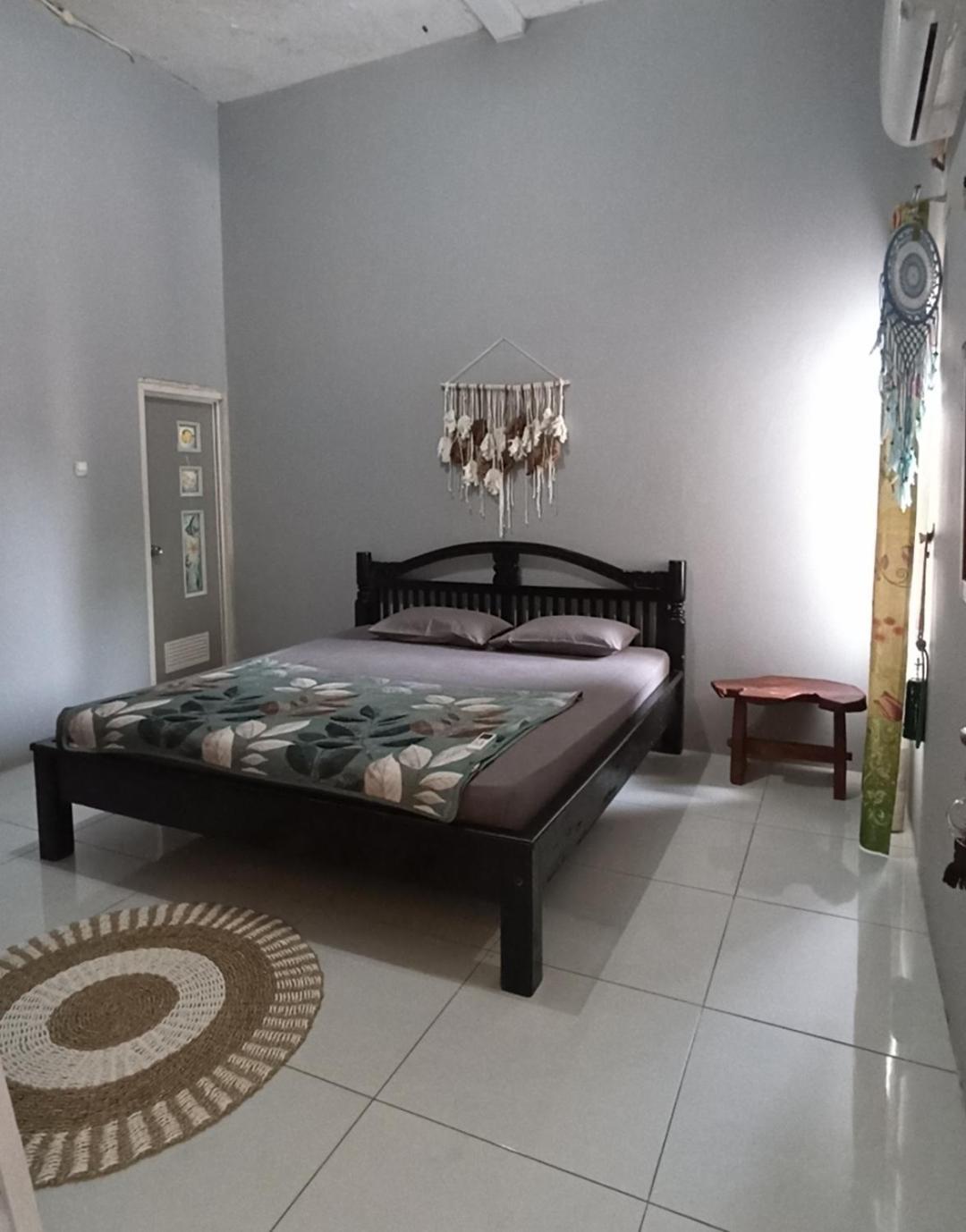 Loyal Friend Hostel Karimunjawa Rum bild