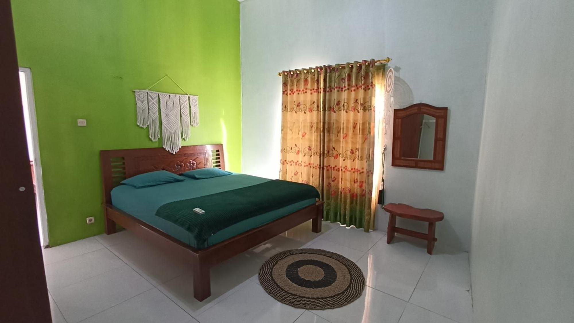 Loyal Friend Hostel Karimunjawa Rum bild